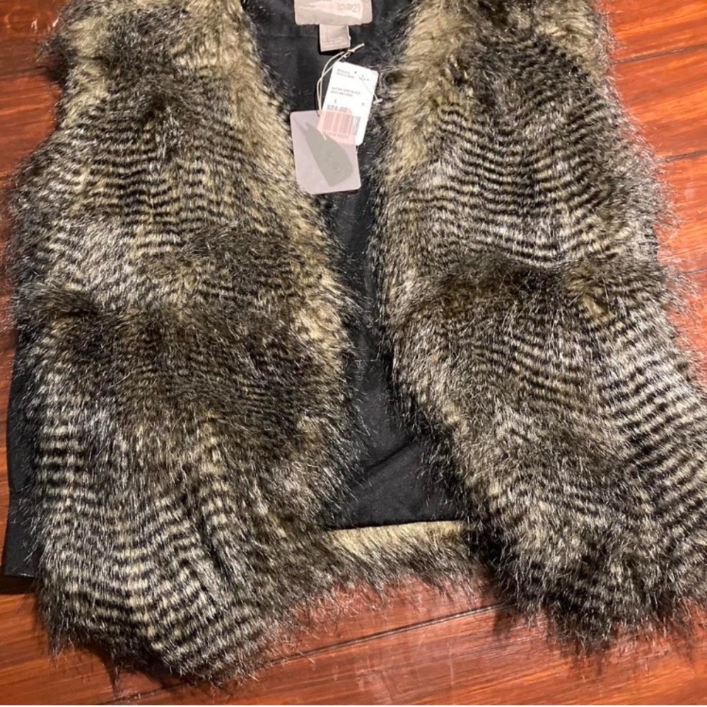 Women's Faux Fur Vest in Black and Gray